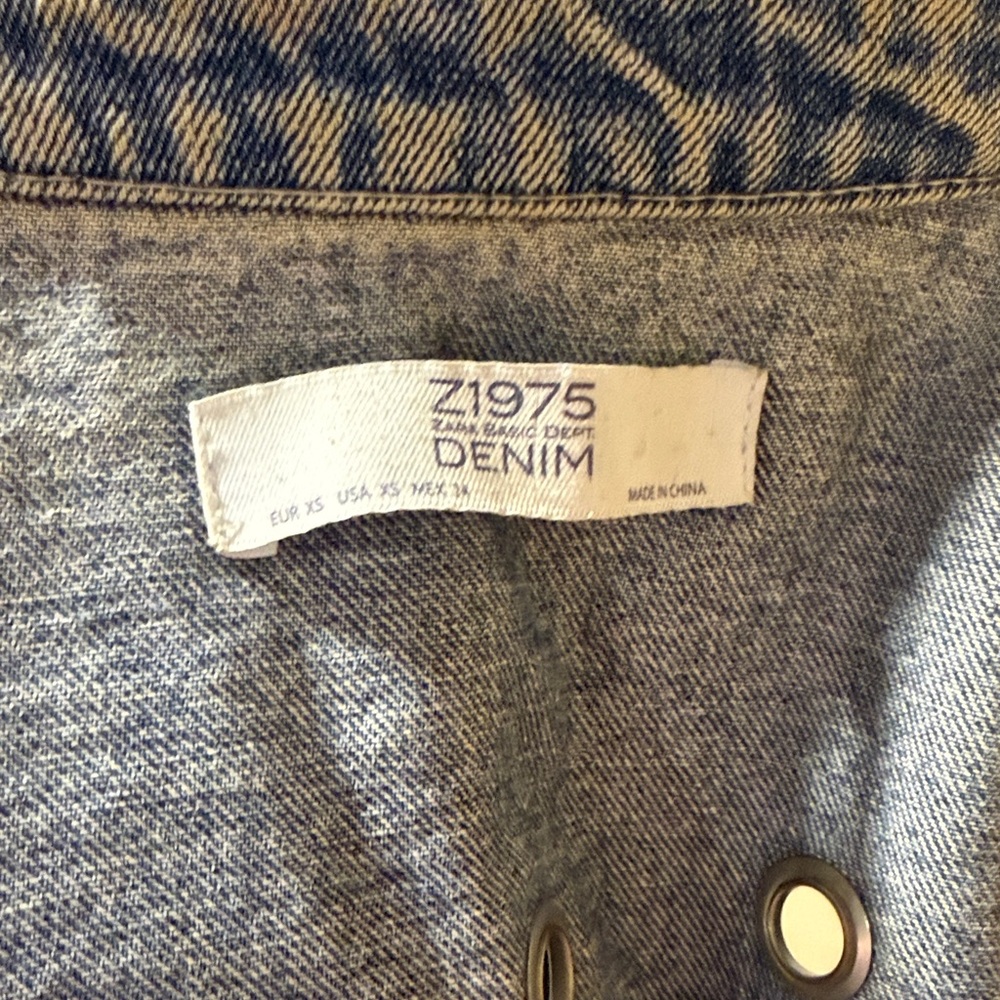 Zara Denim Jacket Distressed - Picture 12 of 12